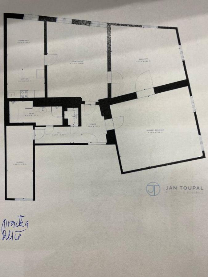 Hradec Králové Apartments Tomkova المظهر الخارجي الصورة