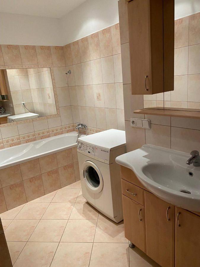 Hradec Králové Apartments Tomkova المظهر الخارجي الصورة