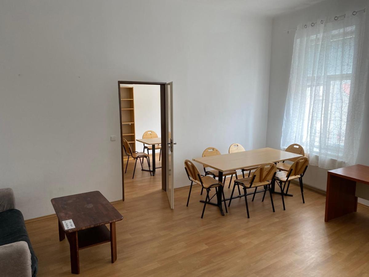 Hradec Králové Apartments Tomkova المظهر الخارجي الصورة